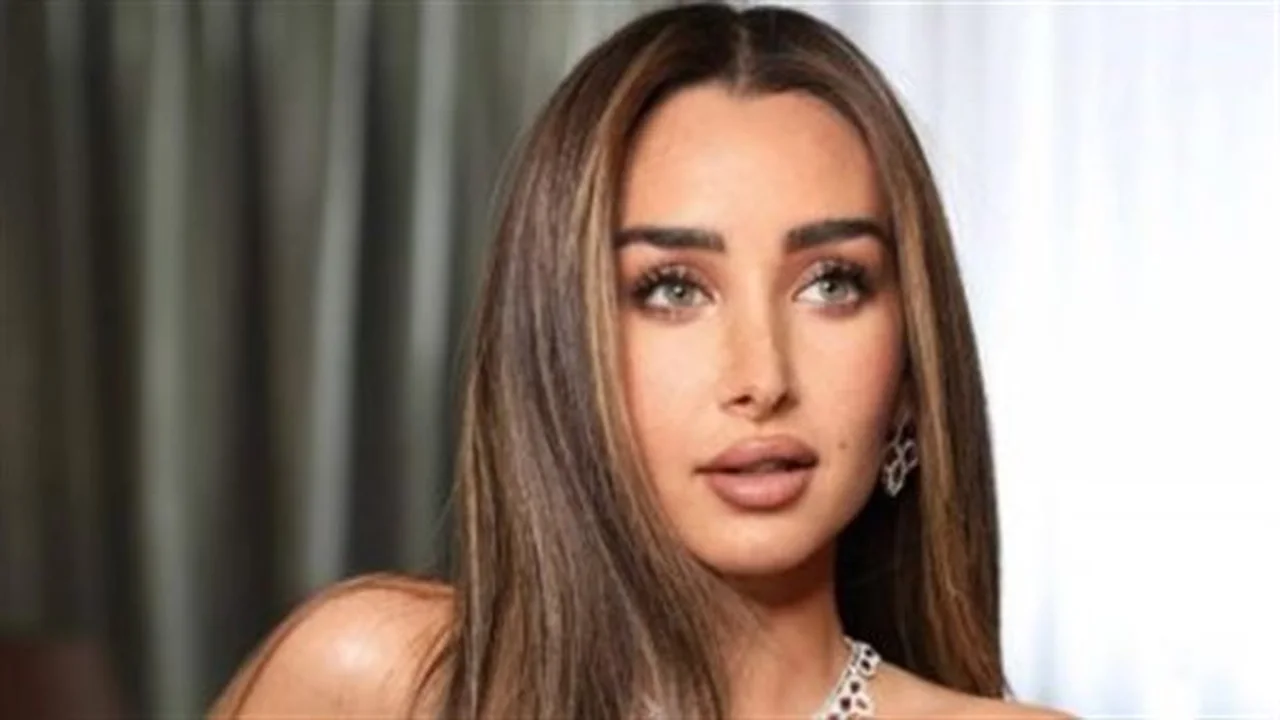 إطلالات خاطفة.. 3 نجمات يتصدرن حديث الجمهور في أسبوع الموضة والجمال